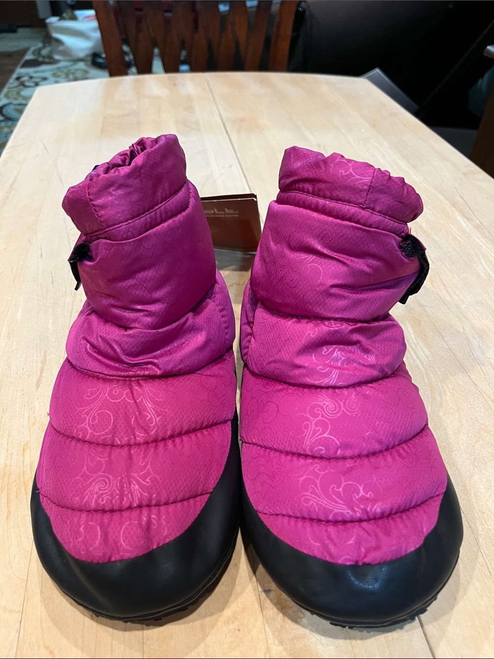 NWT Volt Resistance 3V Heated Indoor/Outdoor Rechargeable Slippers size M